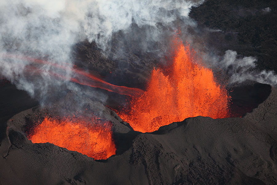 Lava fountain and lava flow, Bardarbunga volcano, Holuhraun Fissure Eruption, 2014