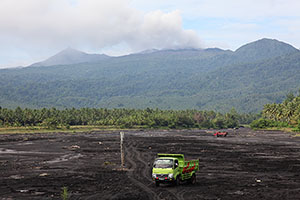 Obtaining building materials from Dukono volcano drainage