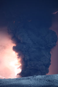 Eyjafjallajökull volcano, lightning lights up ash cloud