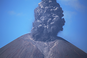 Explosive eruption Momotombo Volcano, Nicaragua