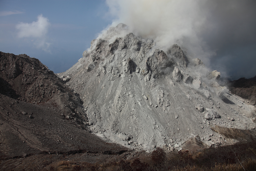 Degassing lava dome of Paluweh (Rokatenda) volcano during 2012-2013 eruption