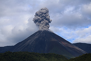 Reventador volcano, Ecuador, Eruption, Ash Cloud