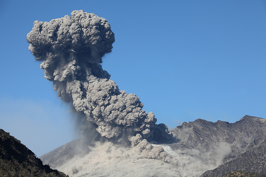 Sakurajima Volcano, Large ash cloud following Vulcanian Explosion