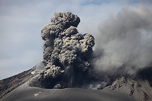 Minor explosive eruption, Sakurajima volcano