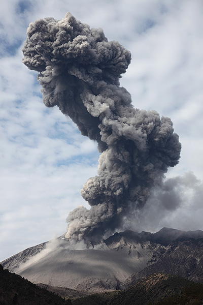 Sakurajima volcano, vulcanian eruption, ash cloud bent by wind