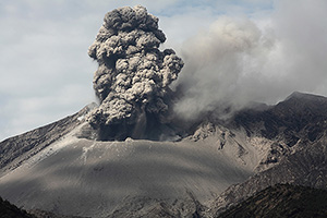 Small explosive eruption, Sakurajima volcano