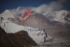 Nighttime incandescent rockfall from growing dome of Shiveluch Volcano, Kamchatka