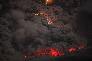 Static discharge in flow front of pyroclastic flow with glowing base, Sinabung volcano