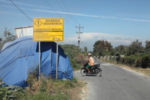 Sinabung volcano road block