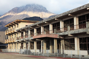 Ohnokoba Elementary School burnt by Pyroclastic surge Unzen Volcano