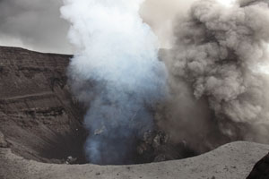 Strong degassing and ash eruption, Yasur volcano